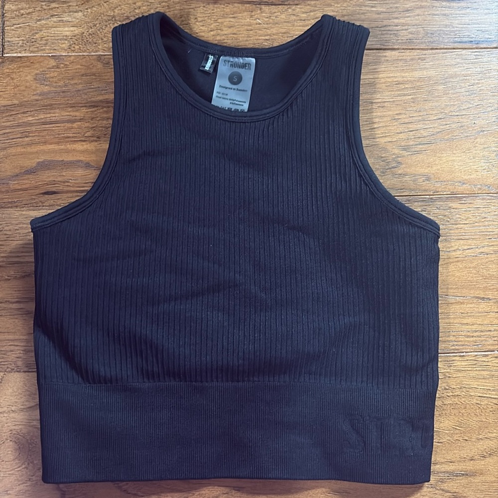 Women’s small Stringer workout top